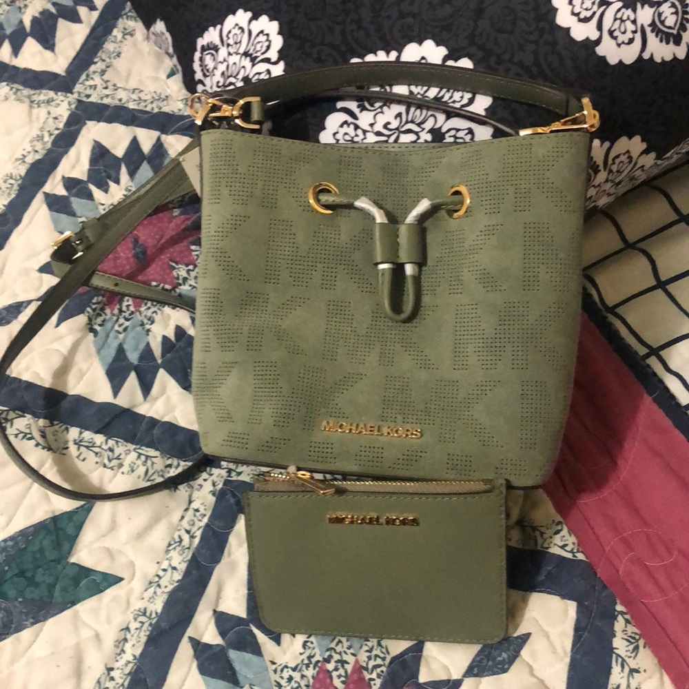 Michael Kors Bucket Bag & Coin Pouch BRAND NEW!